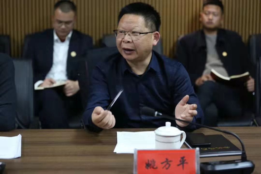 发言最后,高新区党工委书记罗飞东对公司2022年工作提出指导意见,他